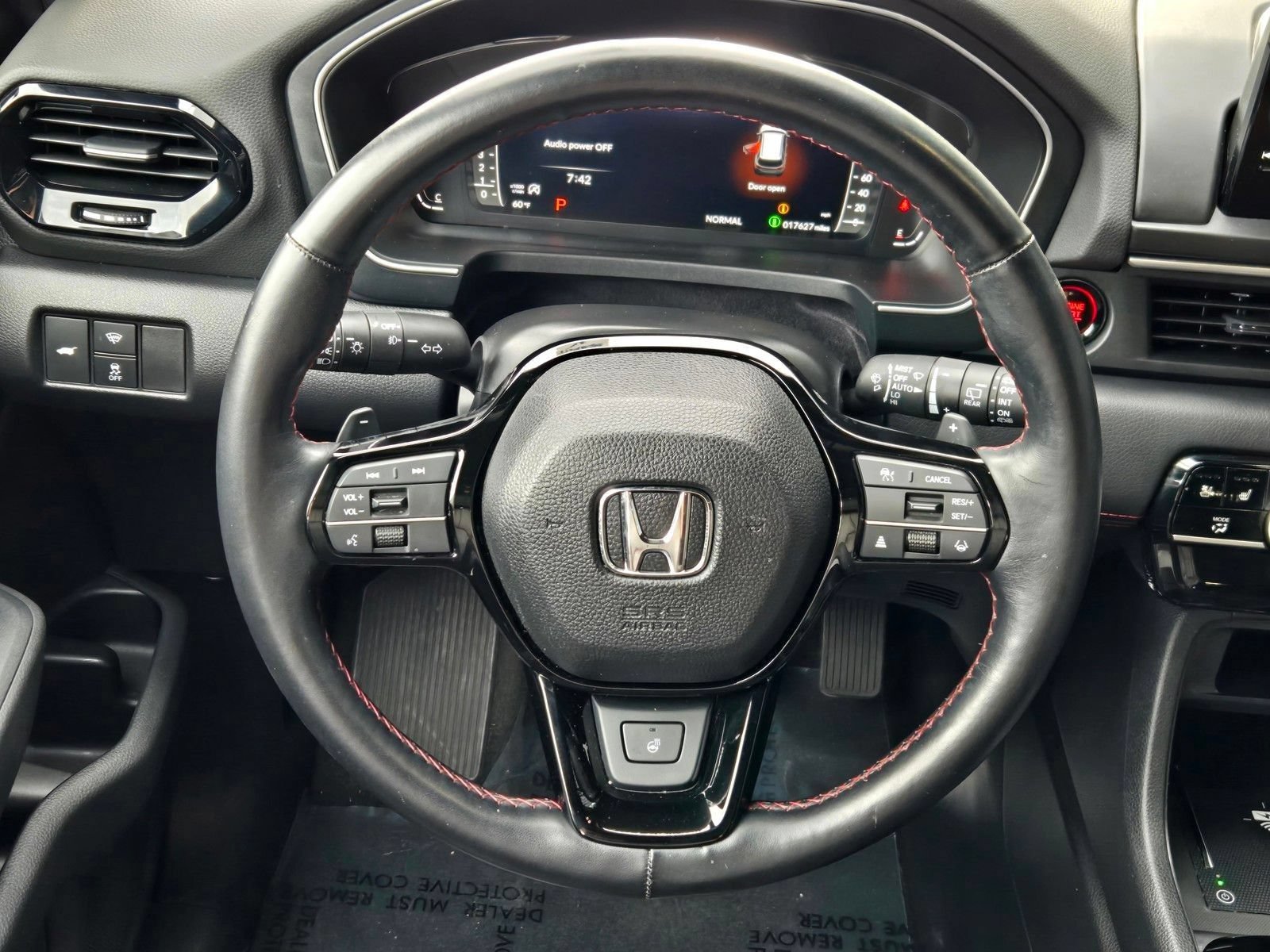Used 2025 Honda Pilot Black Edition image 15