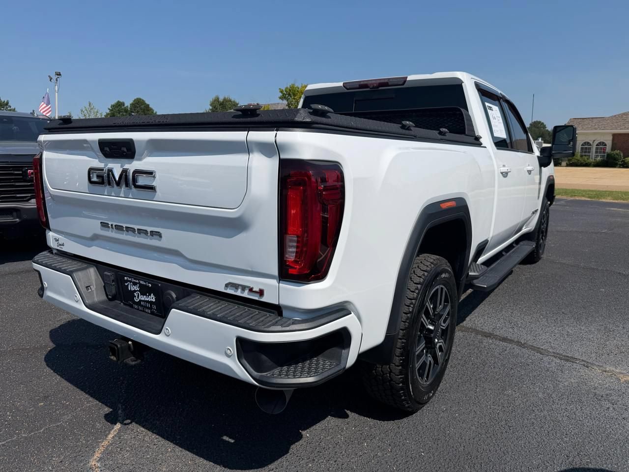 Used 2020 GMC Sierra 2500 AT4 w/ AT4 Premium Package AWD/4WD image 4