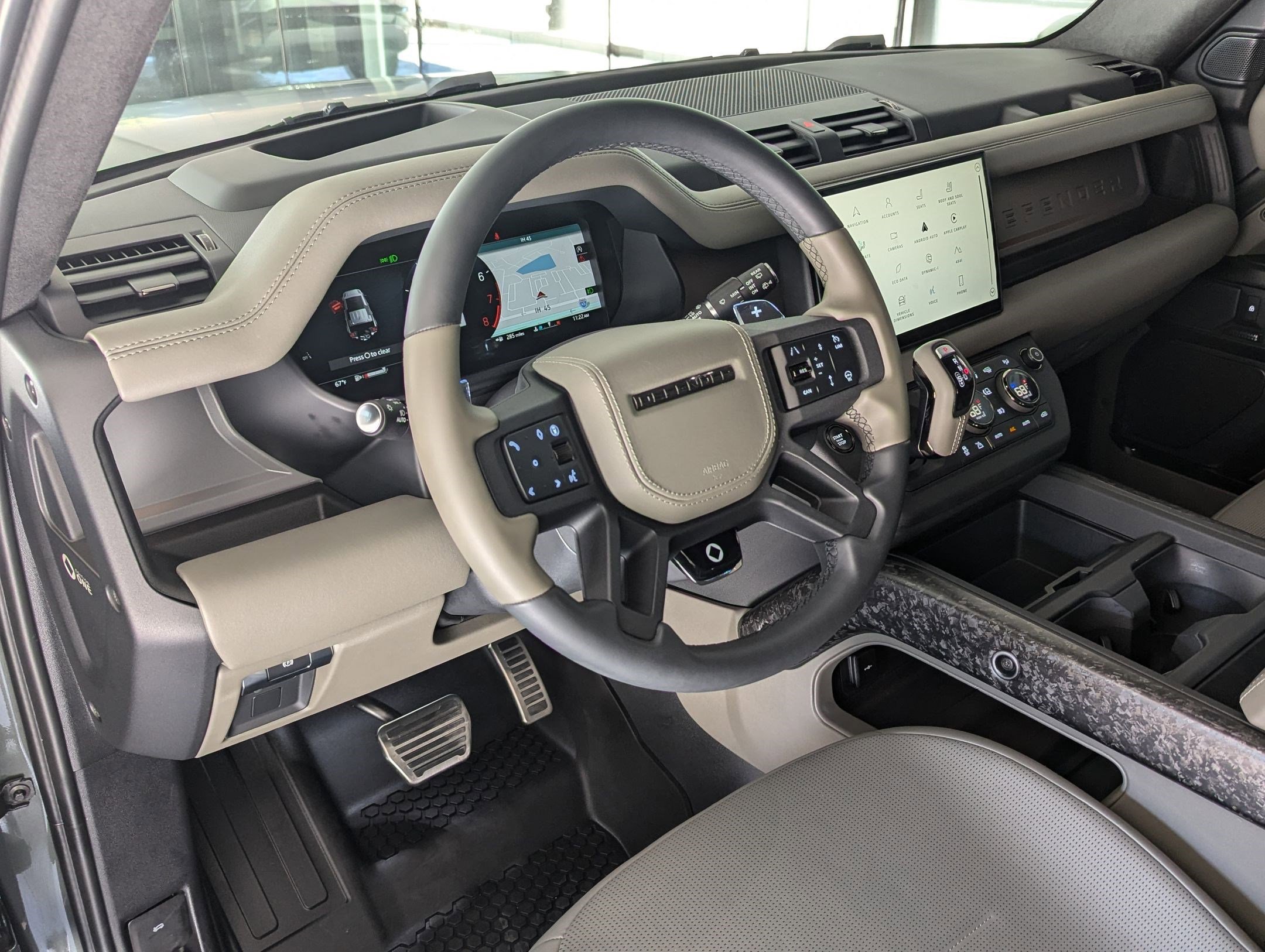 Certified 2025 Land Rover Defender 110 image 4