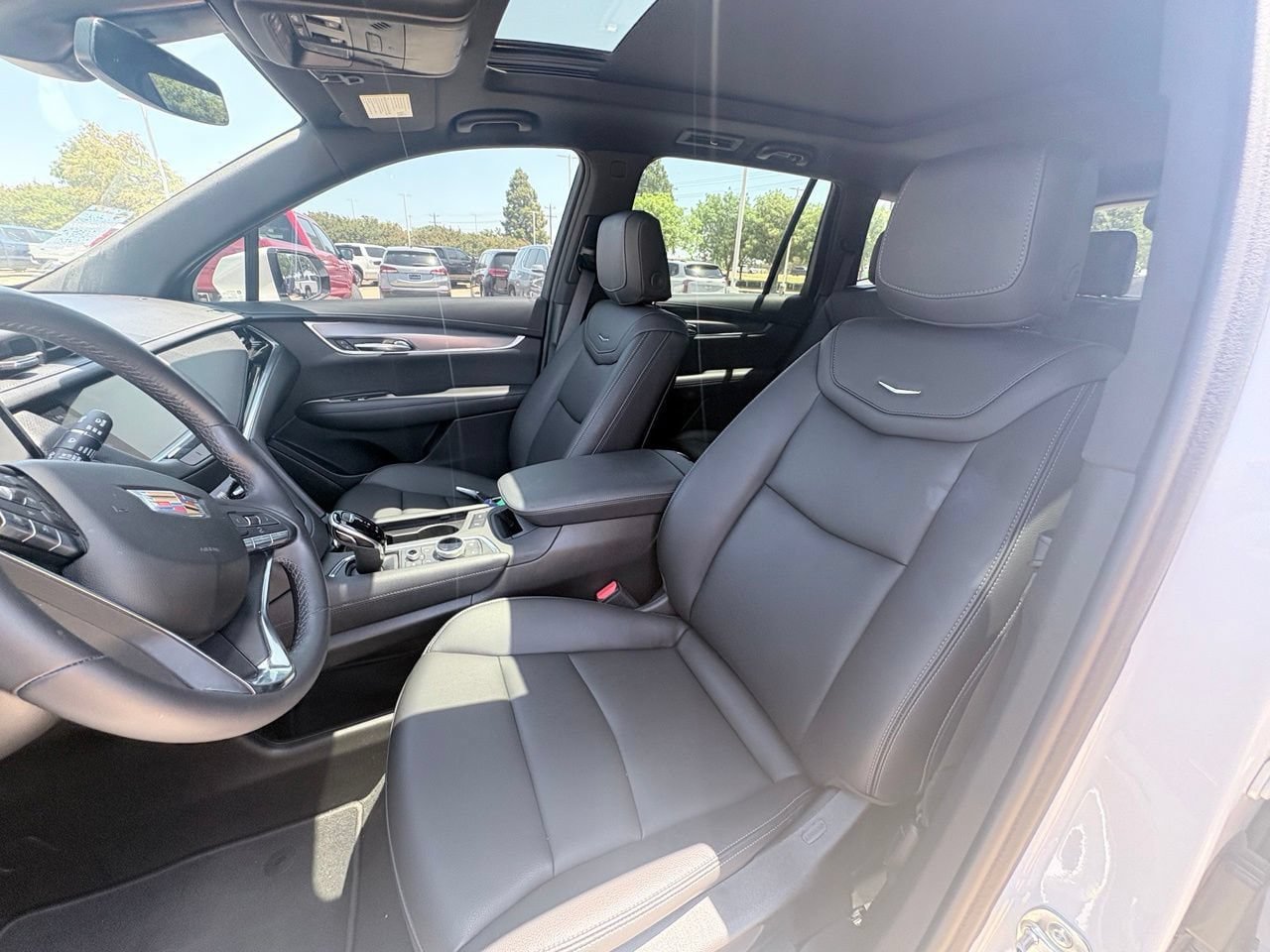 Used 2025 Cadillac XT6 Luxury FWD image 6