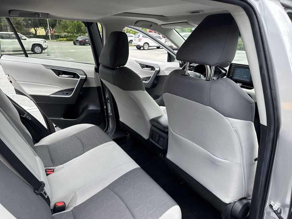 Used 2019 Toyota RAV4 XLE FWD image 33