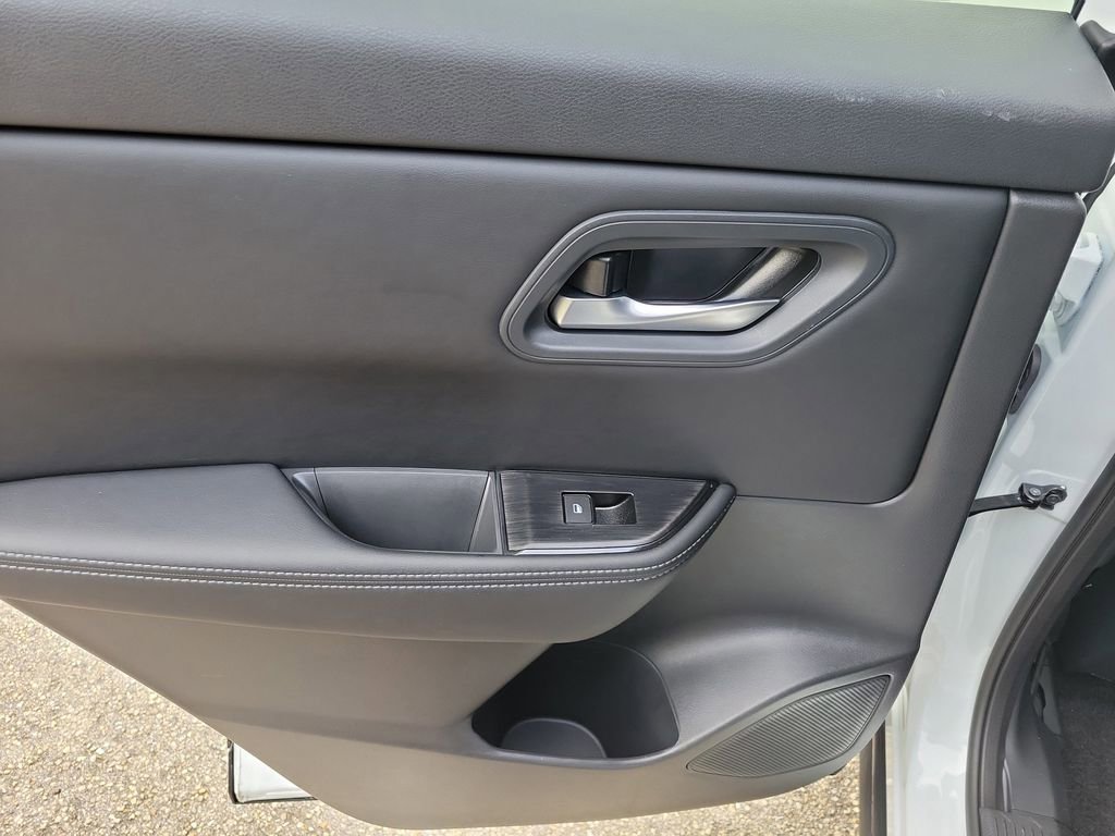 Certified 2025 Nissan Rogue SV image 18