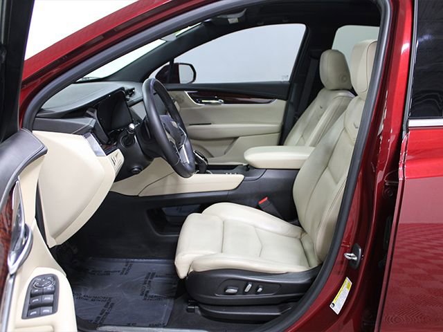 Used 2017 Cadillac XT5 Luxury w/ Driver Awareness Package image 11