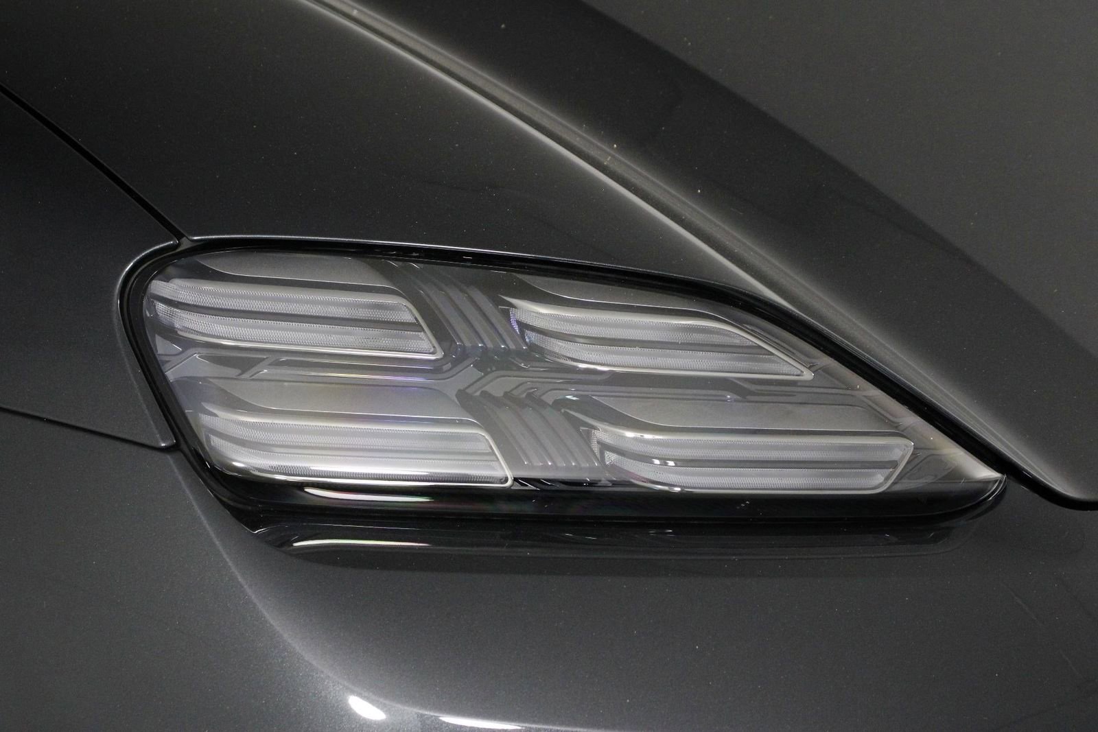 Used 2025 Porsche Macan 4 Electric AWD/4WD image 26
