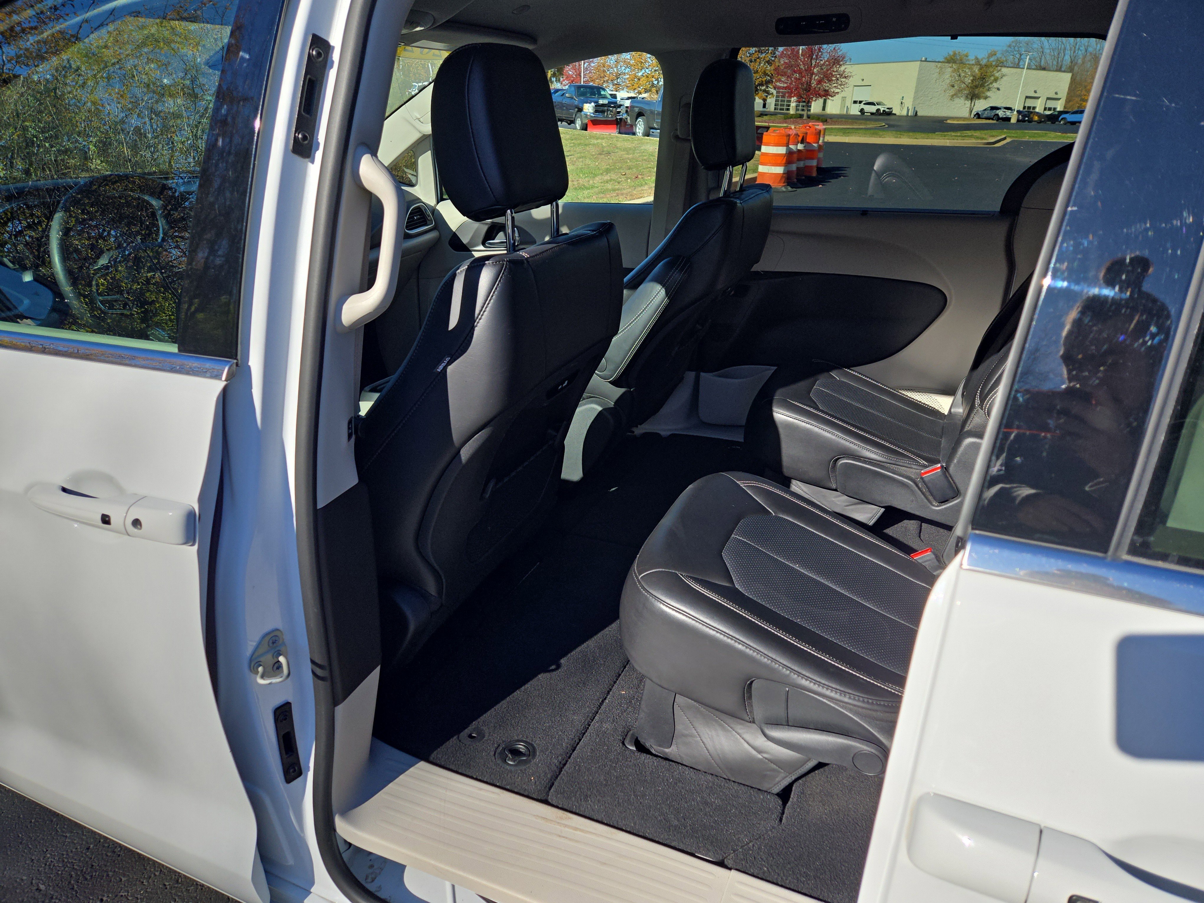 Used 2024 Chrysler Pacifica Touring-L image 25