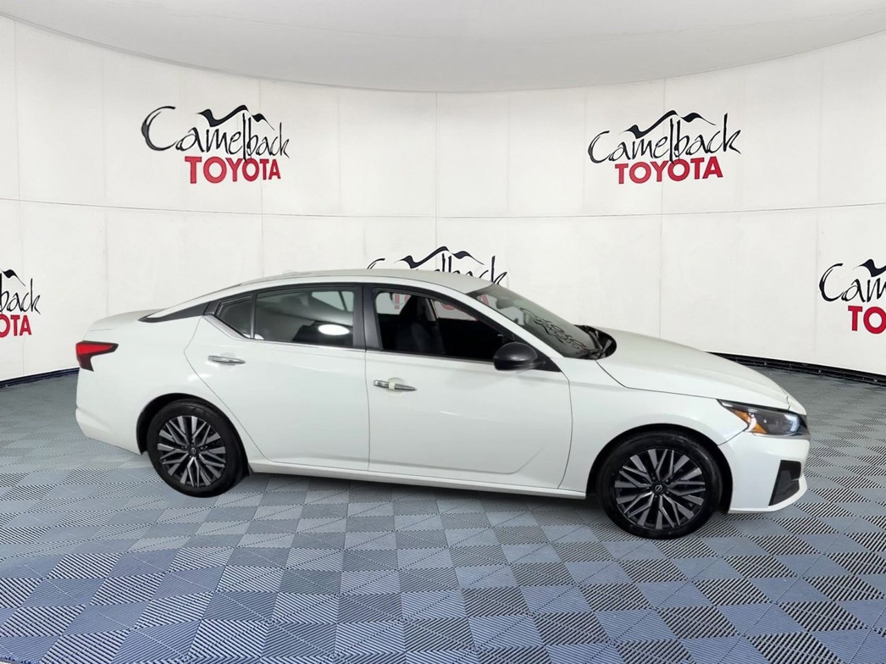 Used 2025 Nissan Altima 2.5 SV FWD image 4