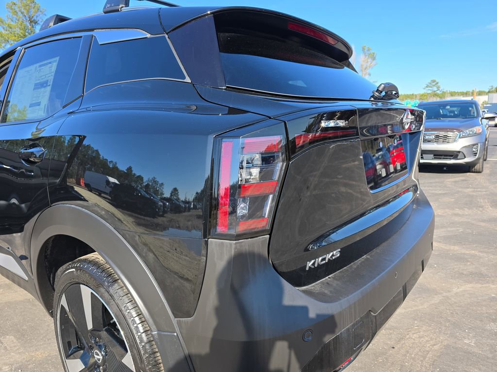 New 2026 Nissan Kicks SR FWD image 36