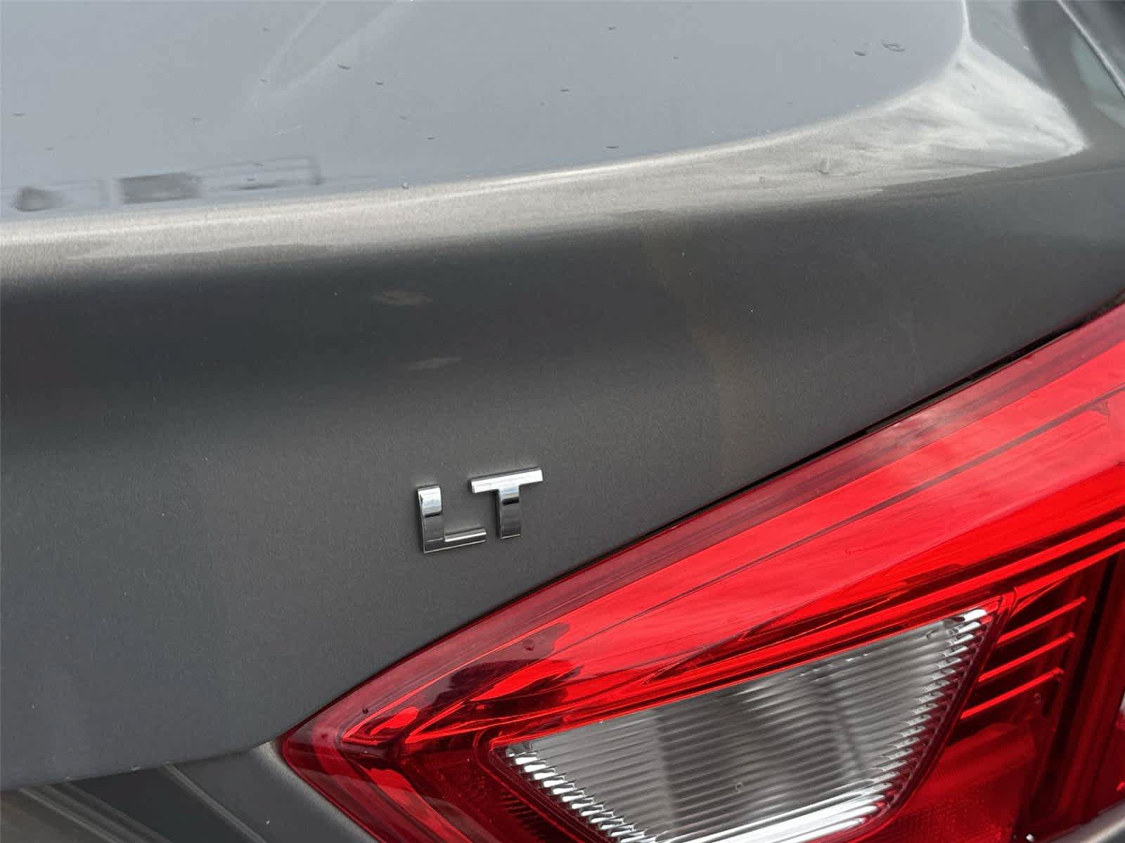 Used 2017 Chevrolet Cruze LT FWD image 11