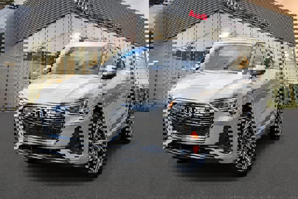 Used 2022 Audi e-tron Prestige w/ Prestige Package image 1