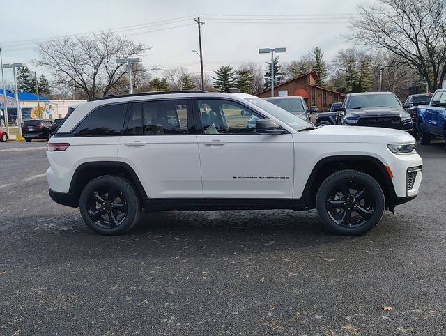 New 2026 Jeep Grand Cherokee Limited w/ Limited Altitude Package AWD/4WD image 2