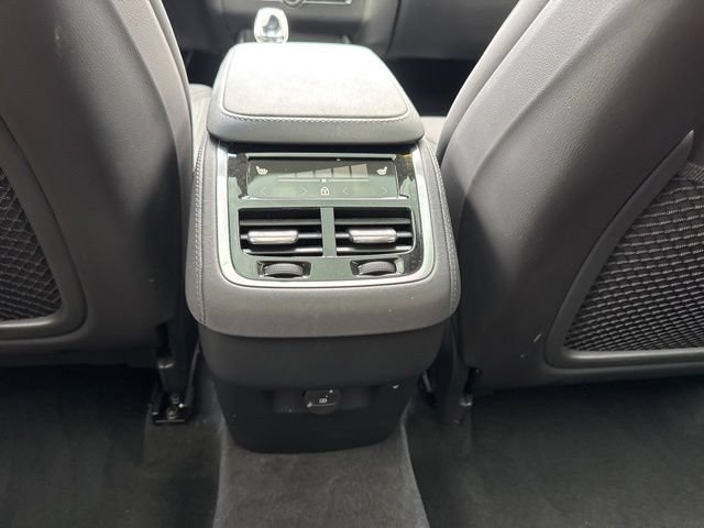 Certified 2025 Volvo XC90 B6 Plus AWD/4WD image 17