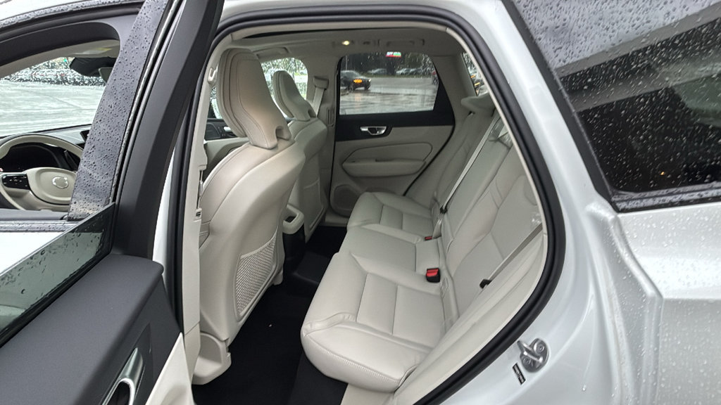 New 2026 Volvo XC60 T8 Ultra w/ Protection Package Premier AWD/4WD image 9