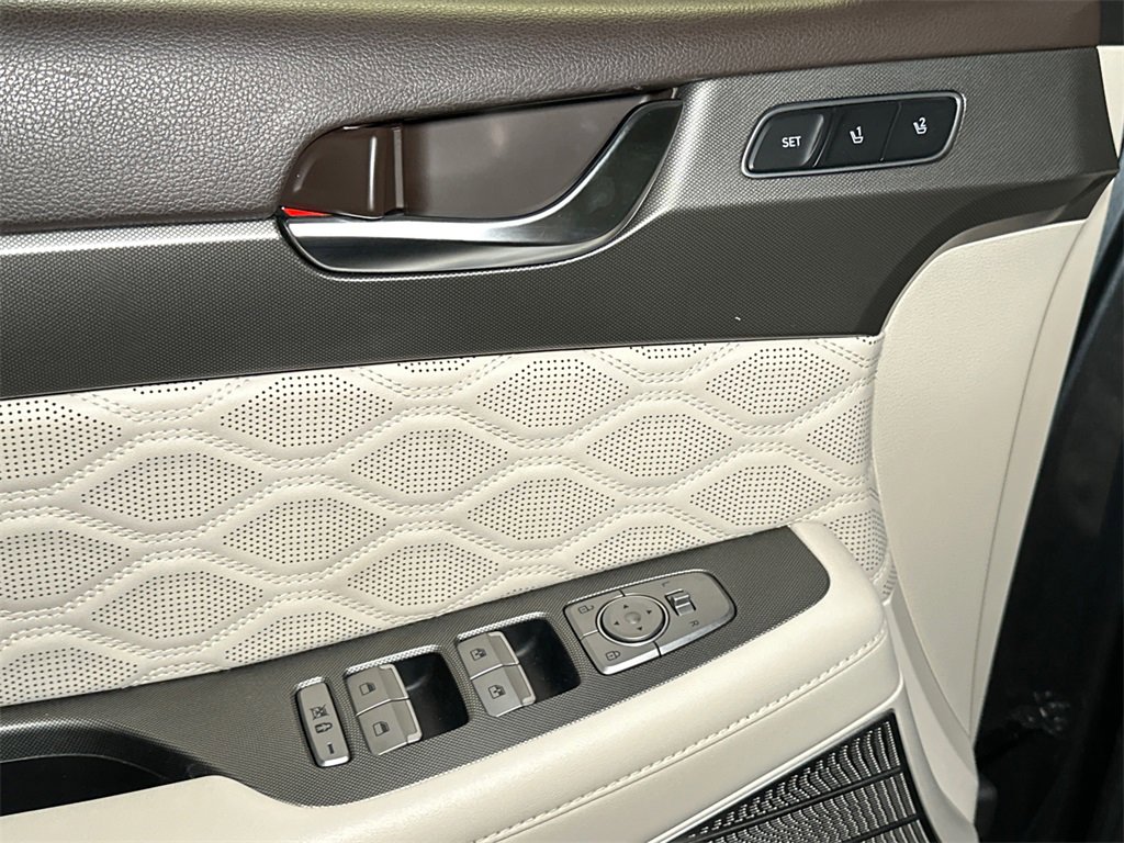 Used 2020 Hyundai Palisade Limited w/ Winter Weather Package image 21