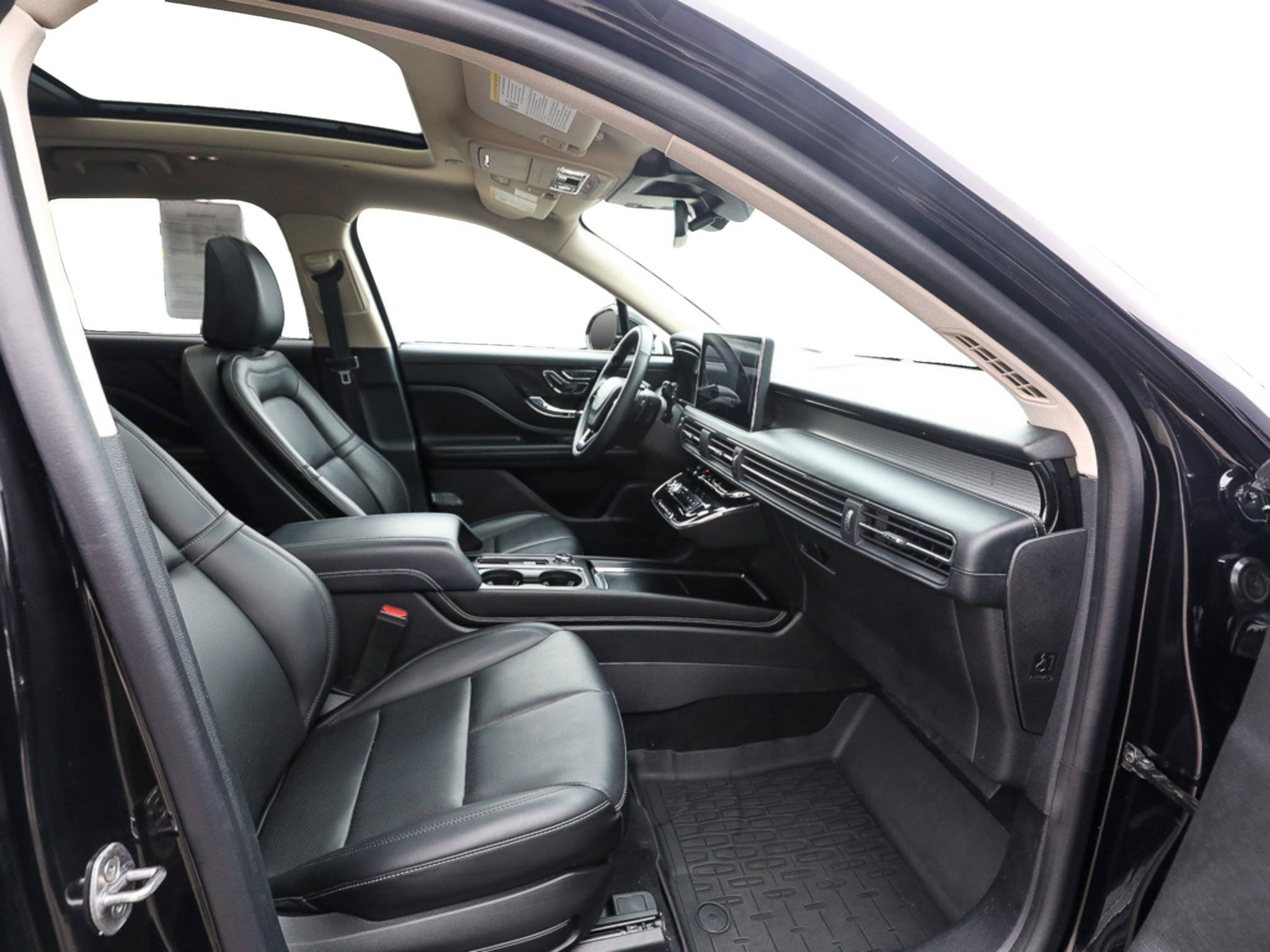 Certified 2024 Lincoln Corsair AWD w/ Equipment Group 101A image 22
