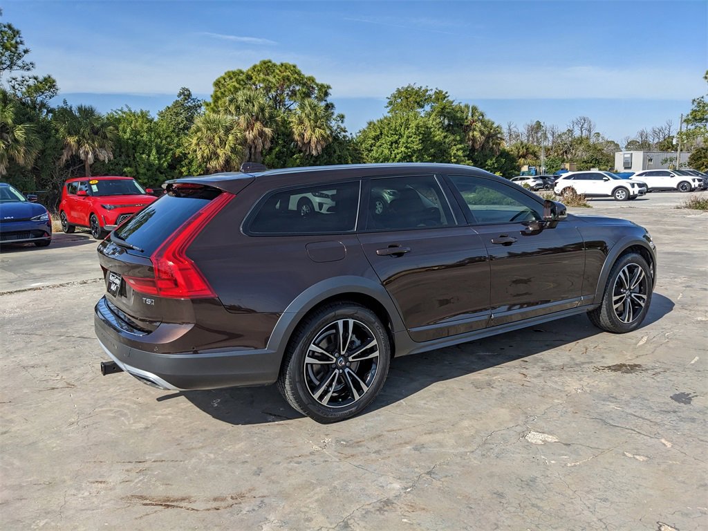 Used 2018 Volvo V90 T5 Cross Country w/ Convenience Package image 9