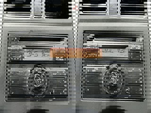 Used 2012 Nissan Versa SV image 9