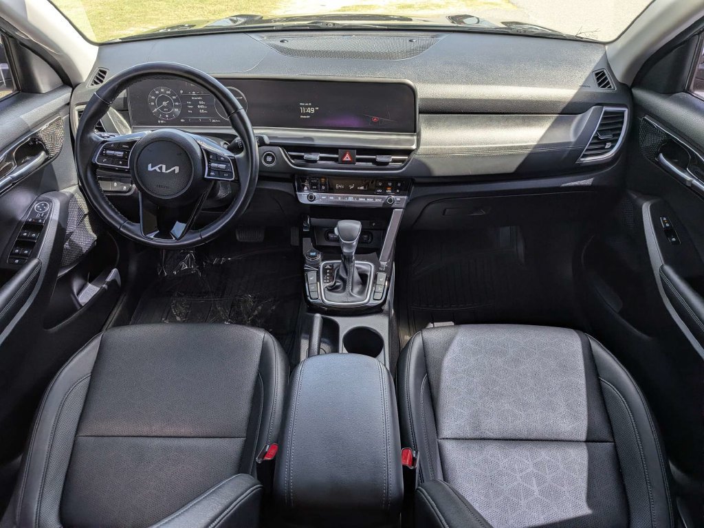 Used 2024 Kia Seltos EX FWD image 14