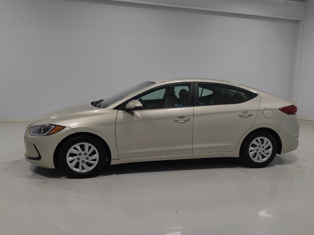 Used 2018 Hyundai Elantra SE w/ SE Connectivity Package 04 FWD image 2