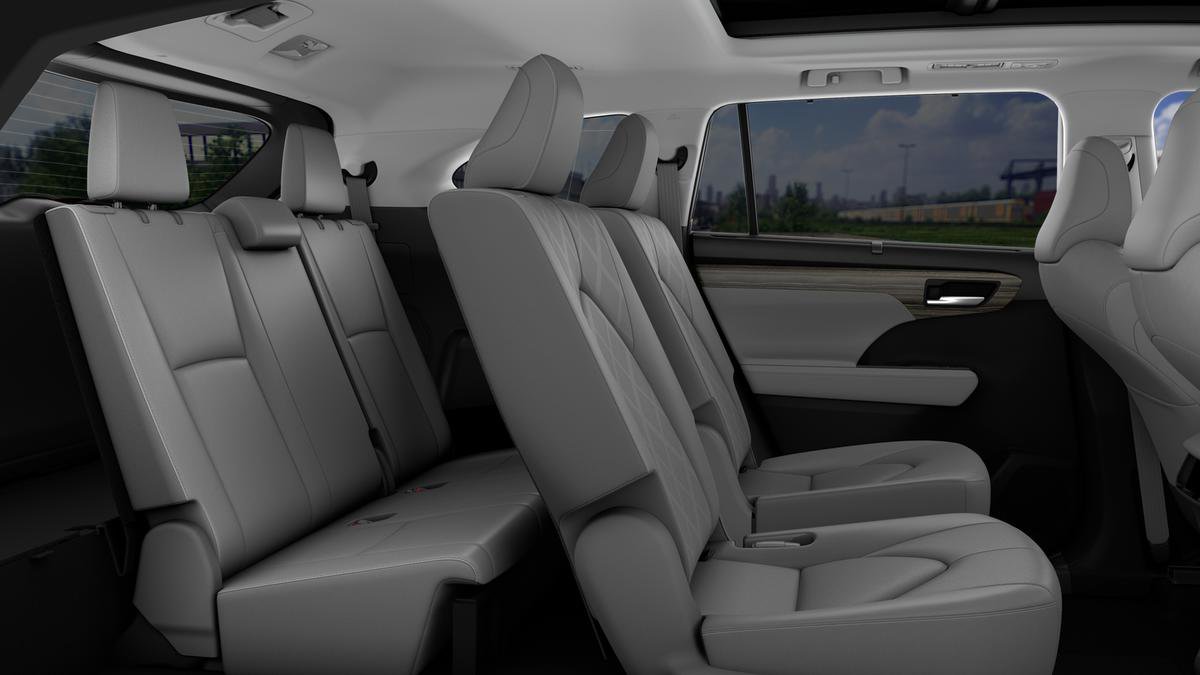 New 2026 Toyota Highlander Platinum image 21