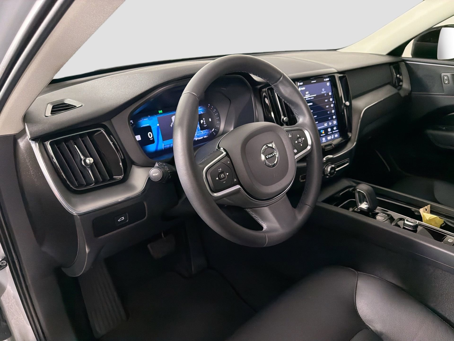 Certified 2024 Volvo XC60 B5 Core AWD/4WD image 10
