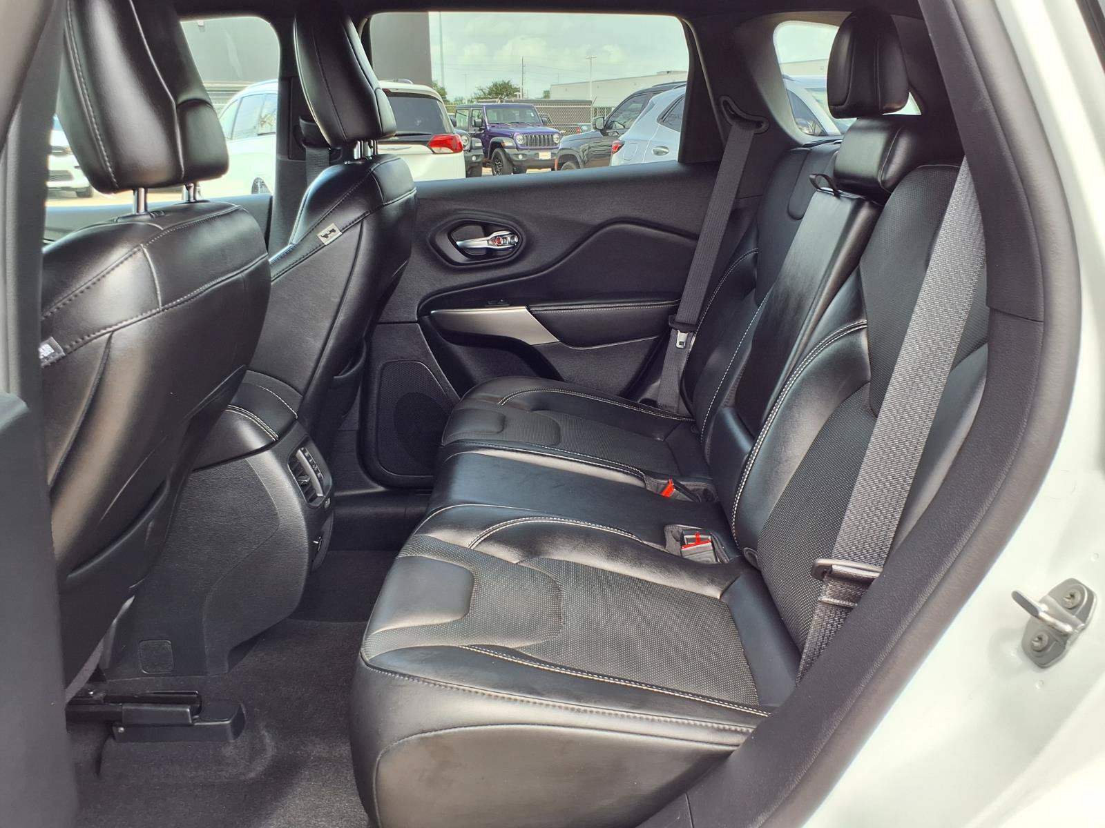 Used 2021 Jeep Cherokee Latitude Lux 80th Anniv w/ Quick Order Package 26U 80TH FWD image 21