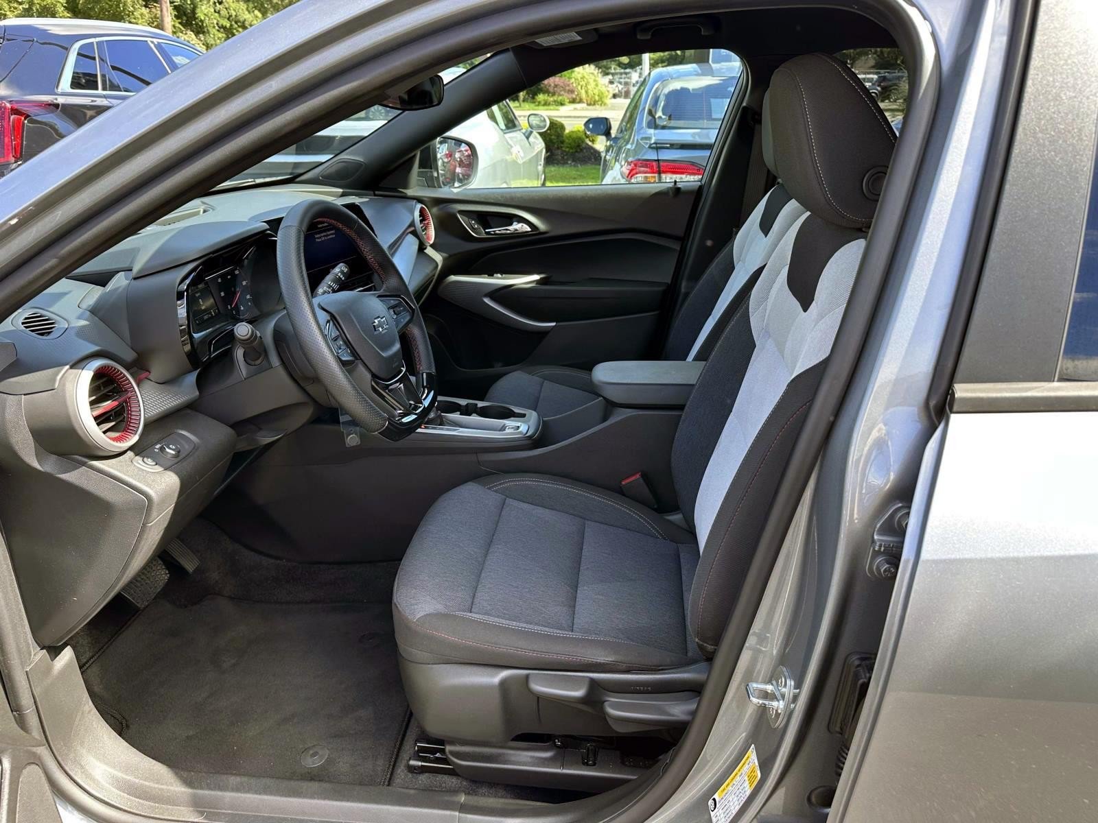 Used 2024 Chevrolet Trax RS w/ Driver Confidence Package FWD image 10