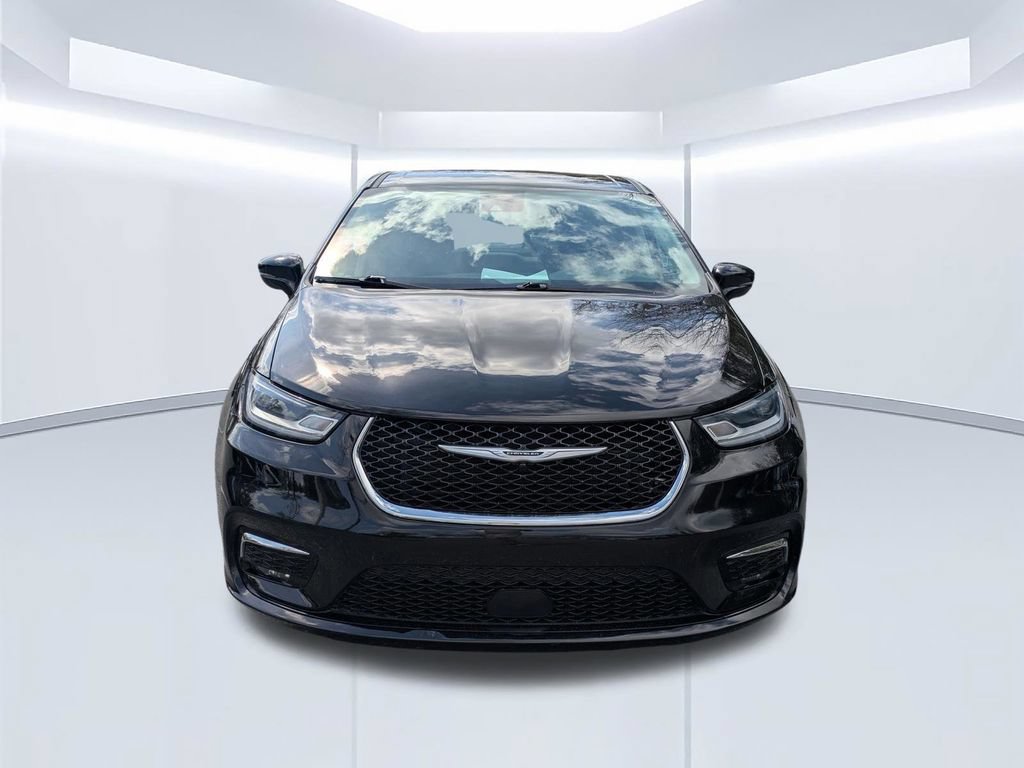 Used 2024 Chrysler Pacifica Touring-L FWD image 8