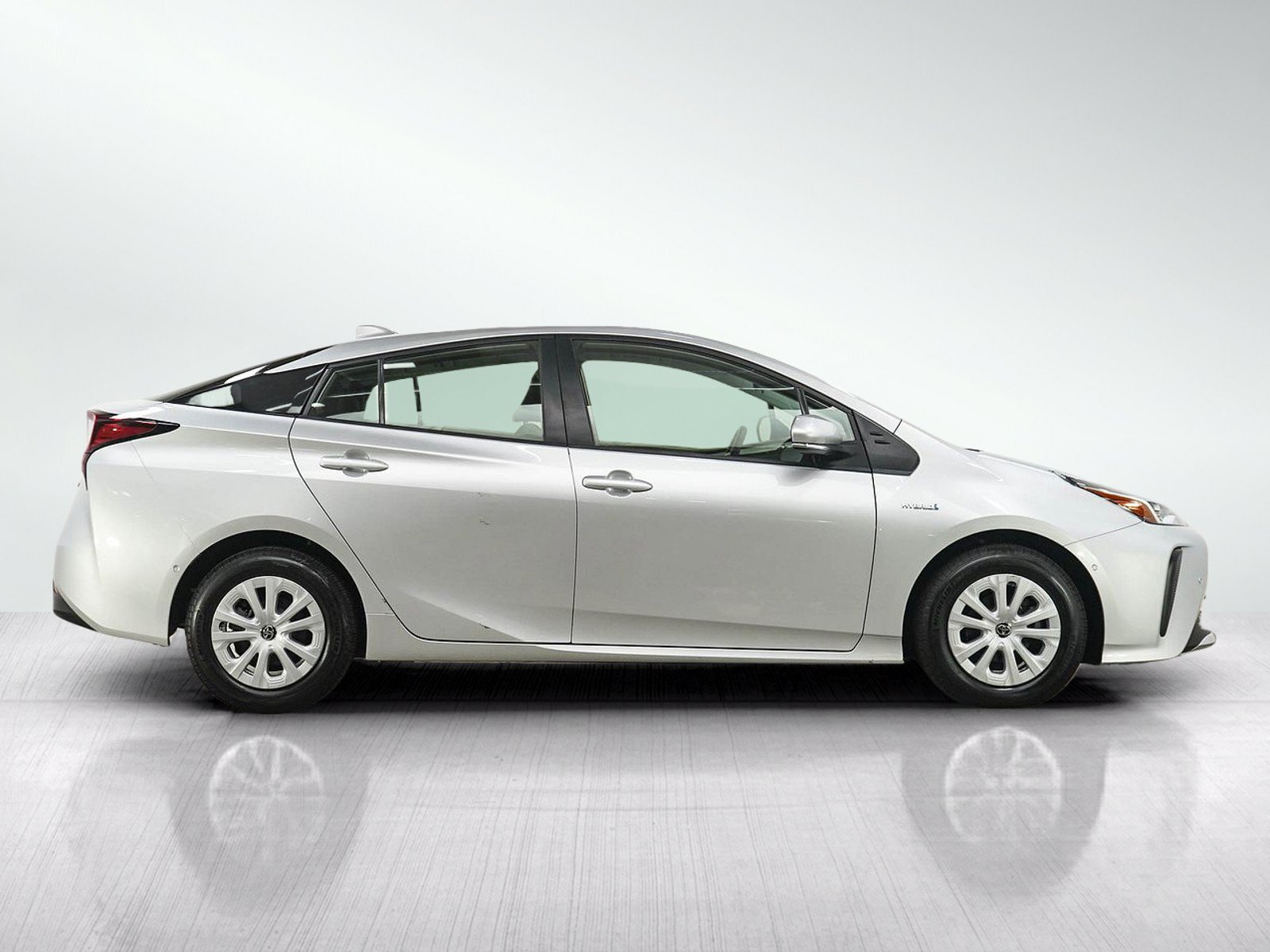 Used 2021 Toyota Prius LE FWD image 6