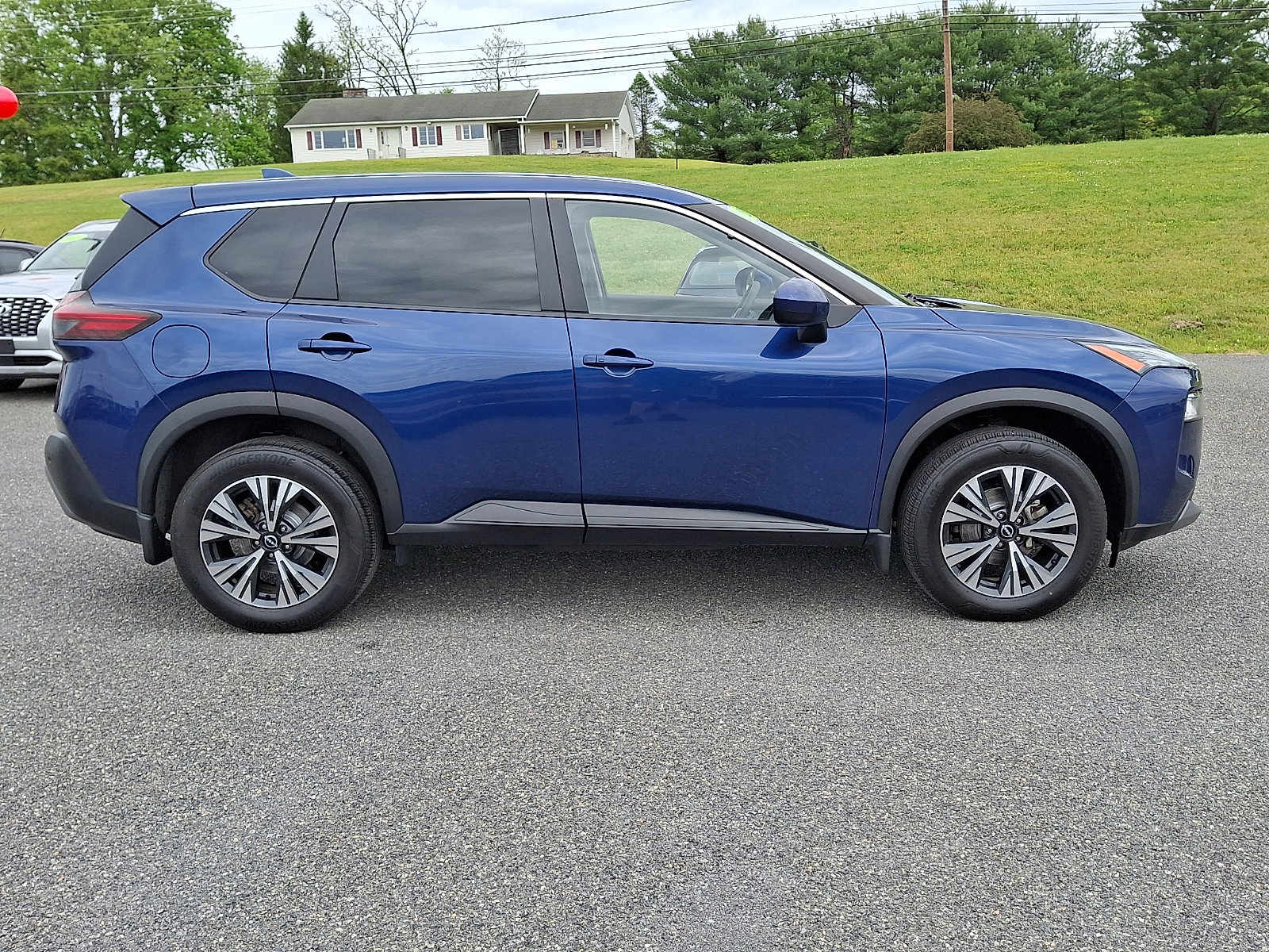 Used 2023 Nissan Rogue SV AWD/4WD image 7