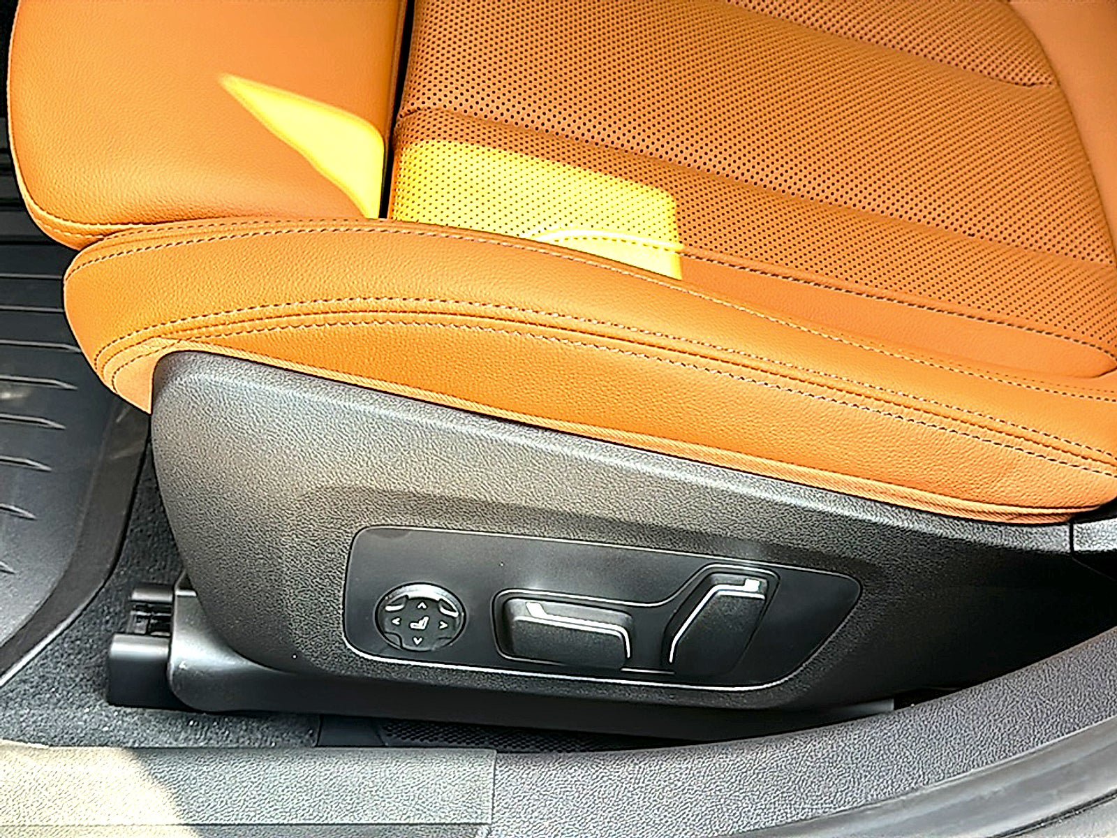 New 2026 BMW 330i Sedan w/ Premium Package RWD image 12