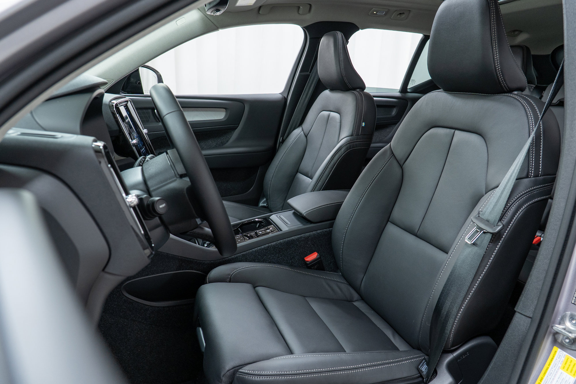 New 2026 Volvo XC40 B5 Plus w/ Protection Package Premier image 13