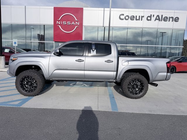 Used 2018 Toyota Tacoma TRD Sport w/ Technology Package AWD/4WD image 2