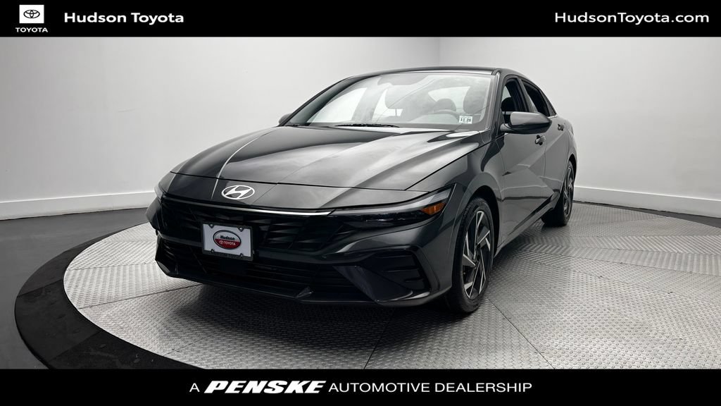 Used 2024 Hyundai Elantra SEL w/ Convenience Package