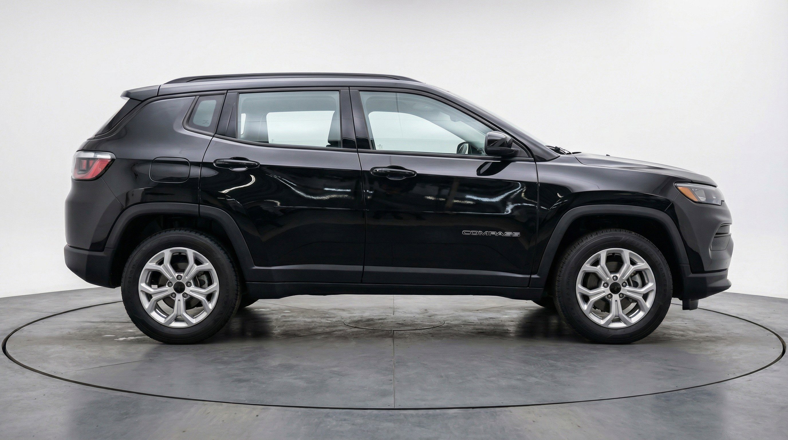Used 2025 Jeep Compass Latitude image 11