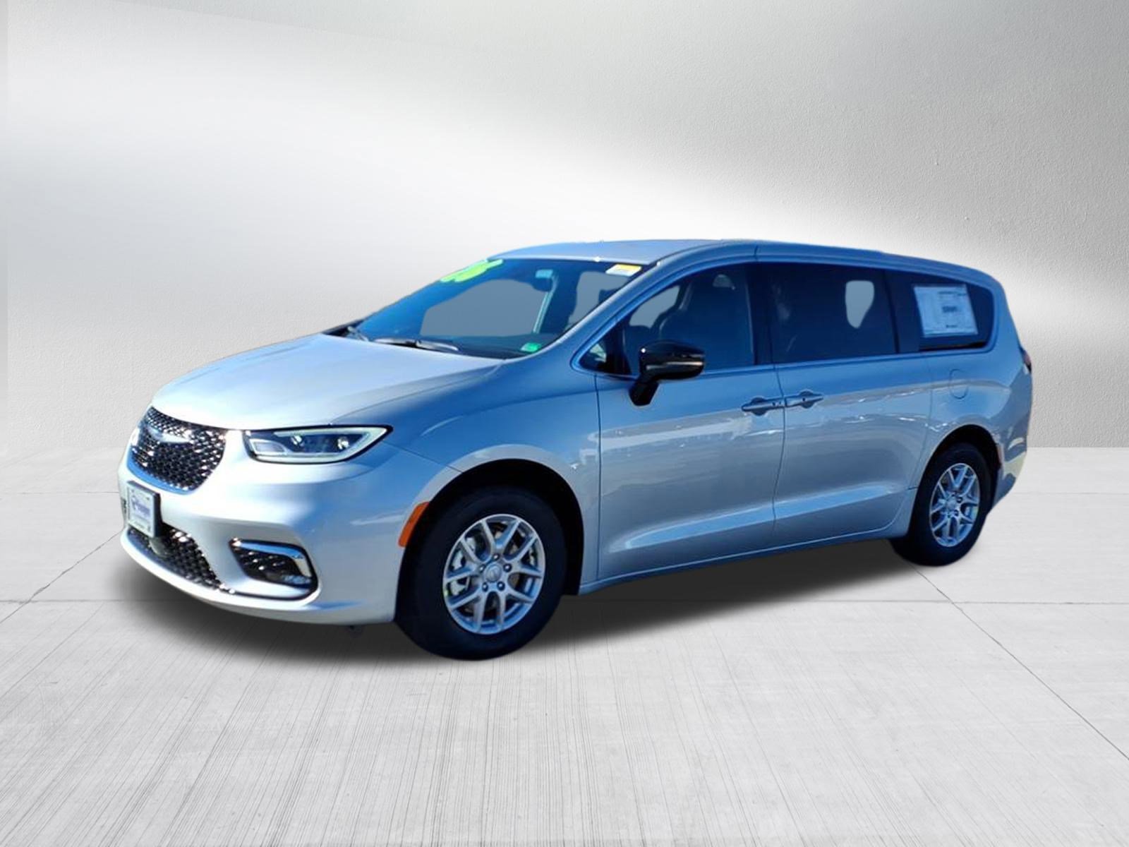 New 2026 Chrysler Pacifica Select image 8