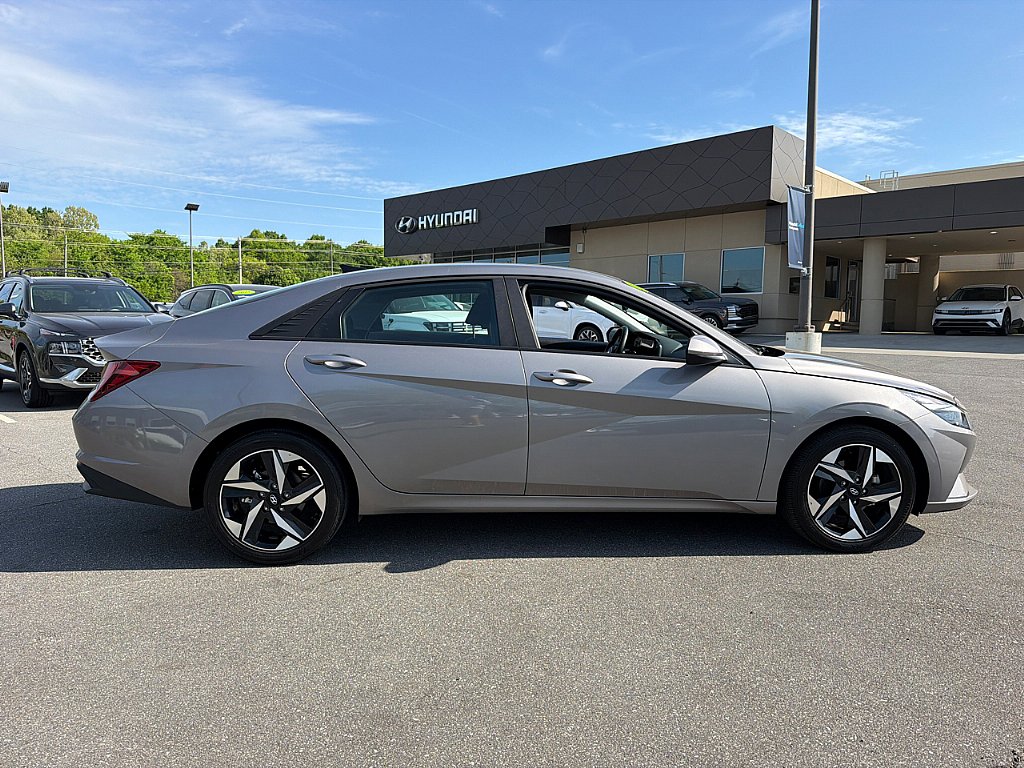 Certified 2023 Hyundai Elantra SEL w/ Convenience Package image 4