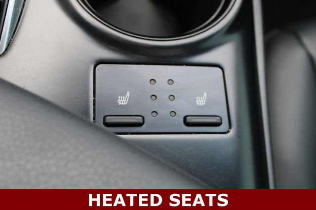 Used 2019 Toyota Camry SE w/ Sunroof Package image 4