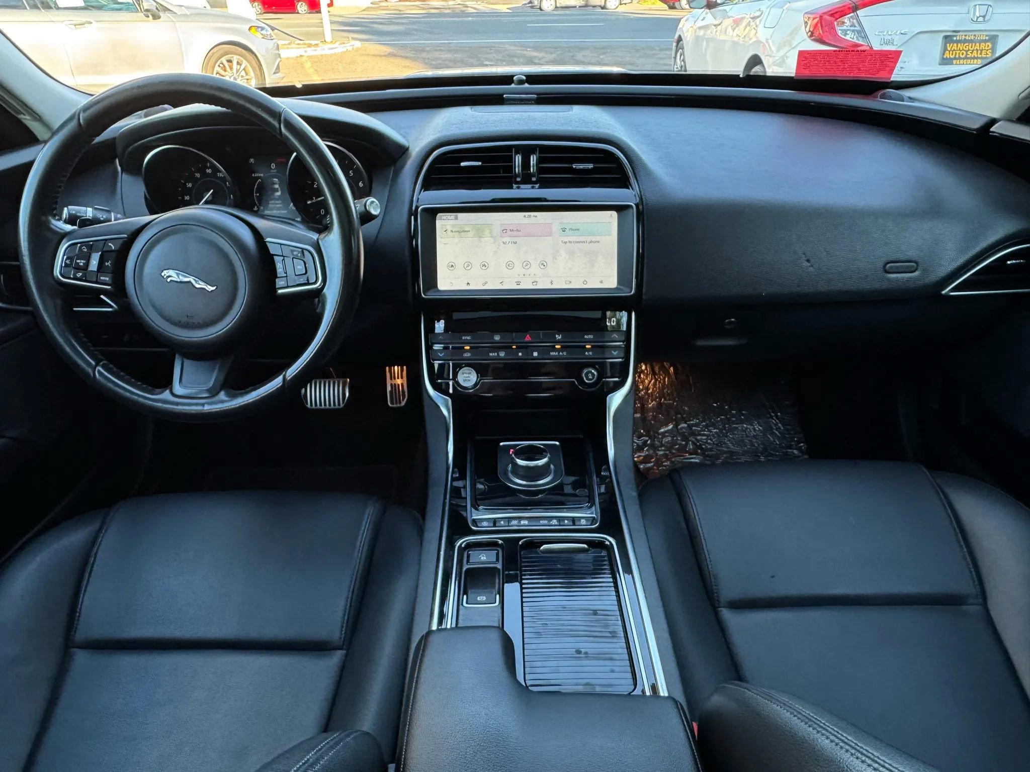 Used 2019 Jaguar XE Premium image 13