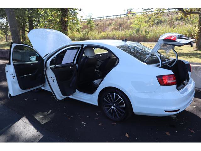 Used 2015 Volkswagen Jetta Sport image 16