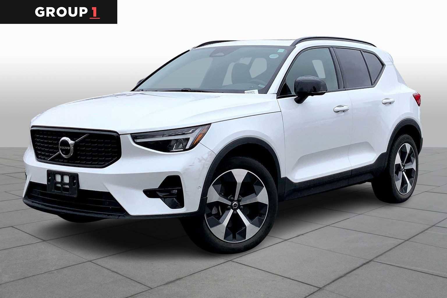 Used 2023 Volvo XC40 B5 Plus w/ Driver Assist Package AWD/4WD image 1