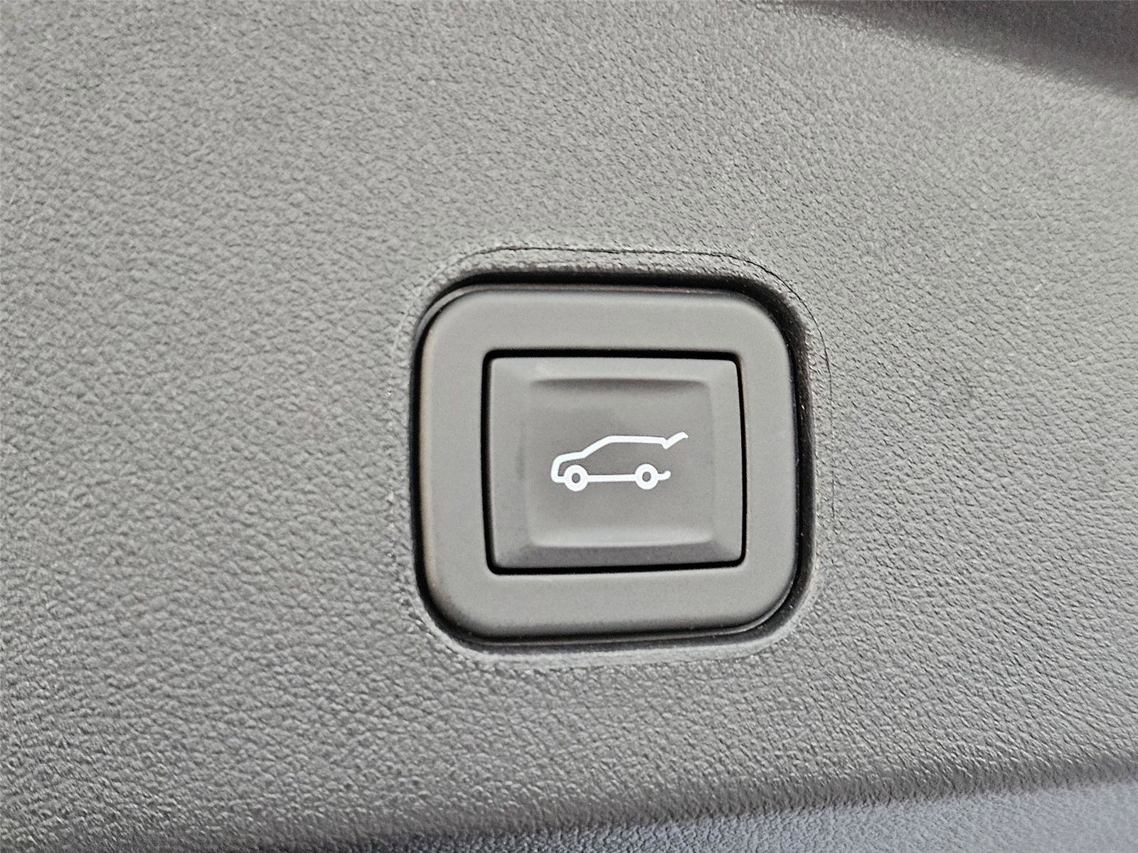 New 2025 Cadillac Lyriq Luxury w/ LPO, Floor Liner Package AWD/4WD image 30