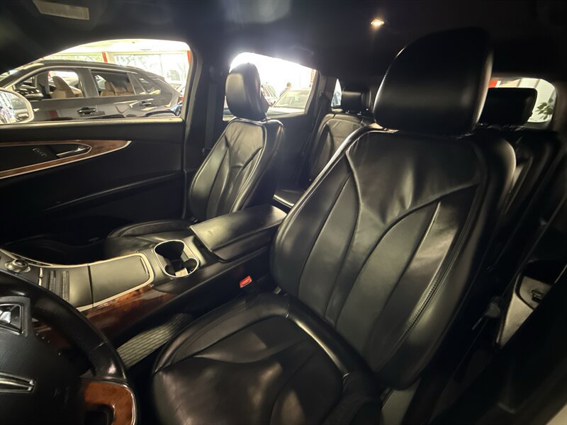 Used 2018 Lincoln MKX Select w/ Select Plus Package FWD image 16