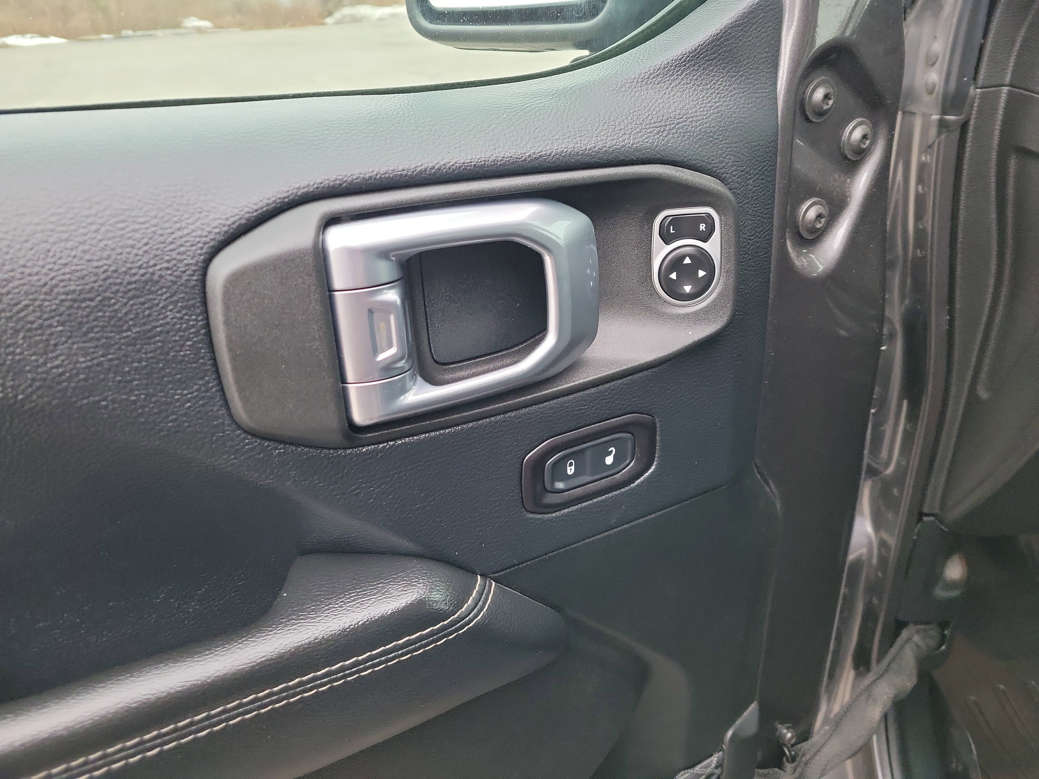 Used 2018 Jeep Wrangler Unlimited Sahara image 20