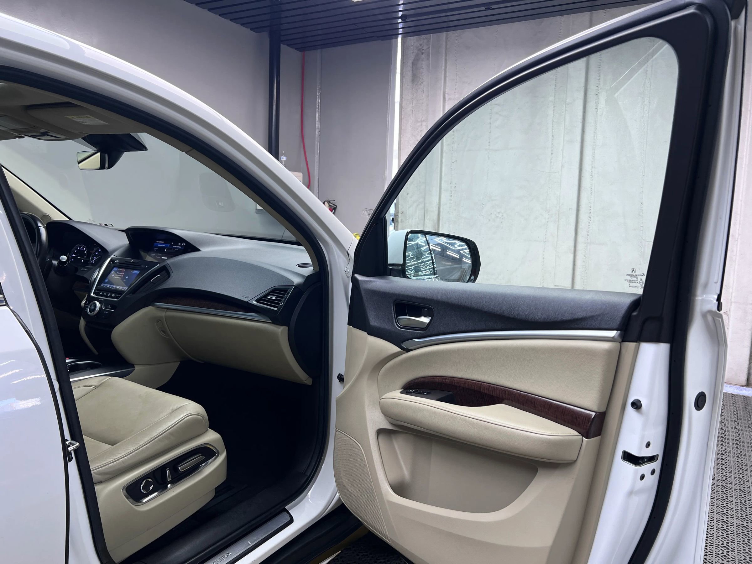 Used 2020 Acura MDX FWD image 25