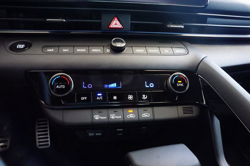 New 2025 Hyundai Elantra SEL FWD image 12