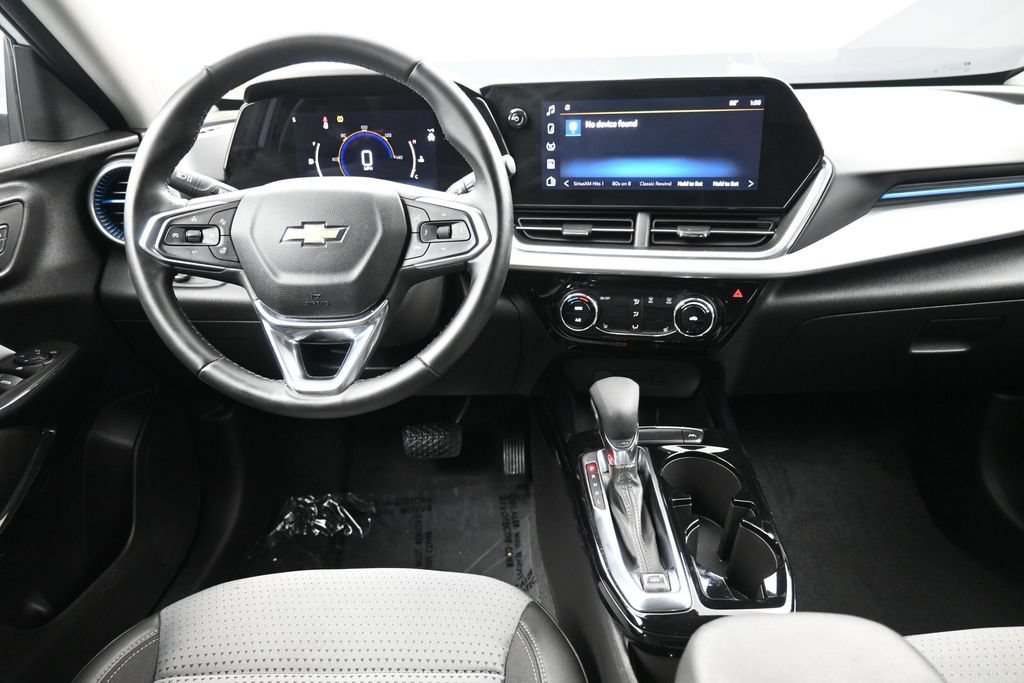 Used 2025 Chevrolet Trax LT w/ LT Convenience Package FWD image 19