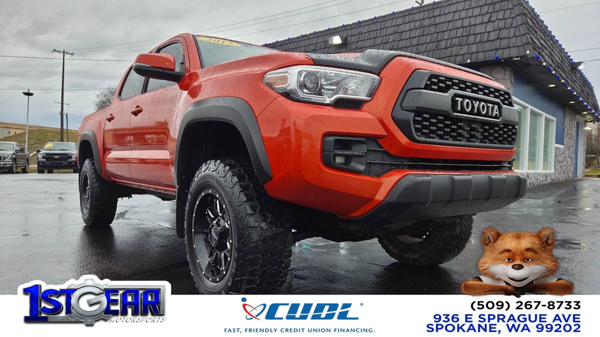 Used 2017 Toyota Tacoma TRD Off-Road image 1