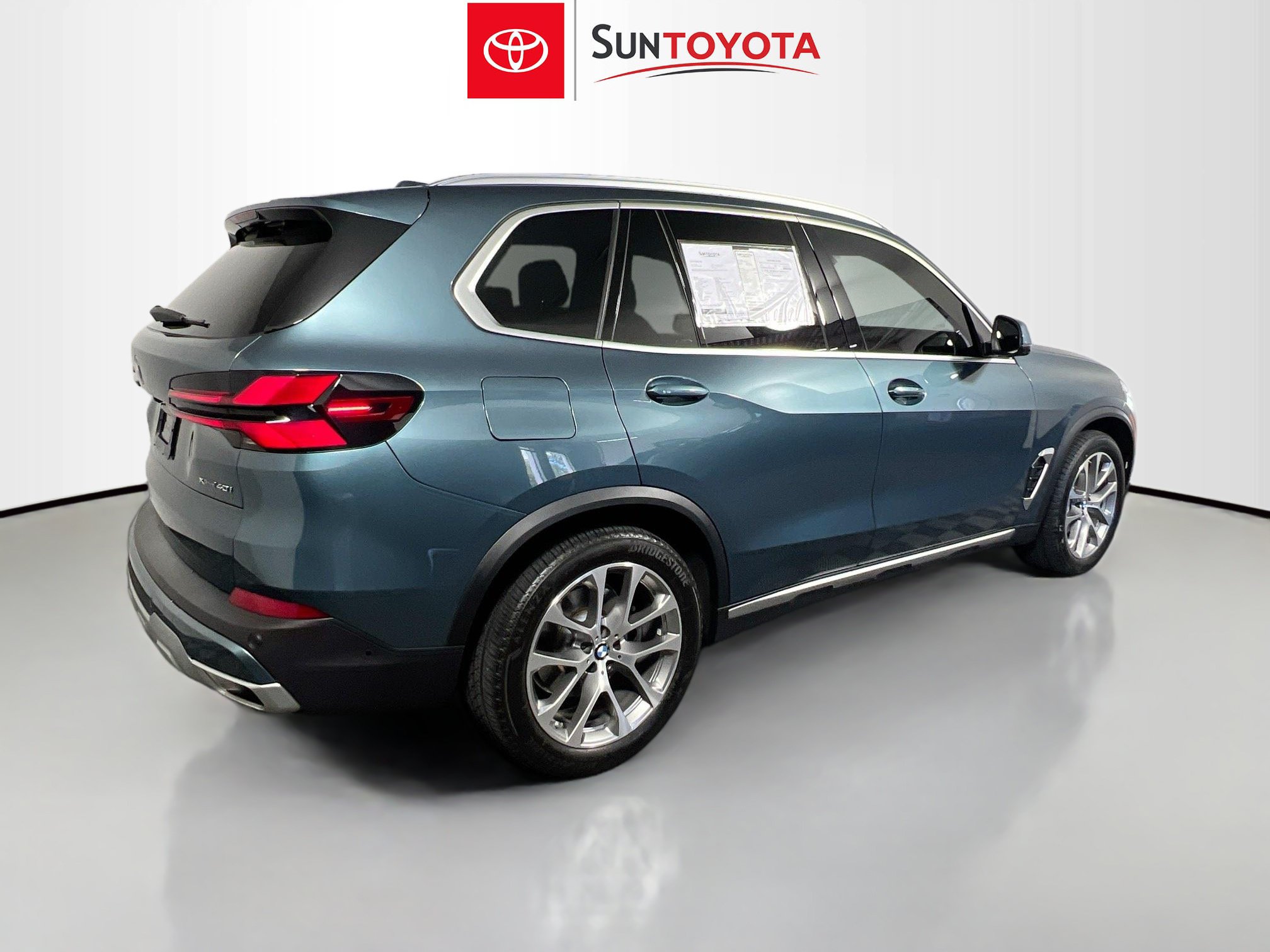 Used 2024 BMW X5 xDrive40i w/ Premium Package AWD/4WD image 4