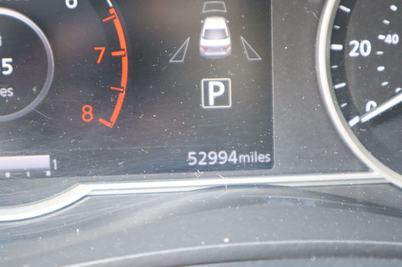 Used 2024 Nissan Versa SV FWD image 9