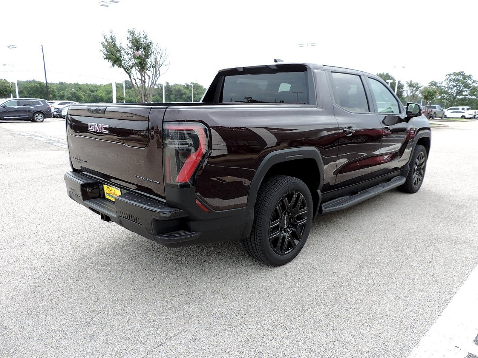 New 2026 GMC Sierra EV Elevation w/ LPO, Elevation Dark Package AWD/4WD image 5